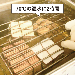 水分に対して塗膜が強い | 朝日ウッドテック 非住宅フローリング MESSAGE(メッセージ)