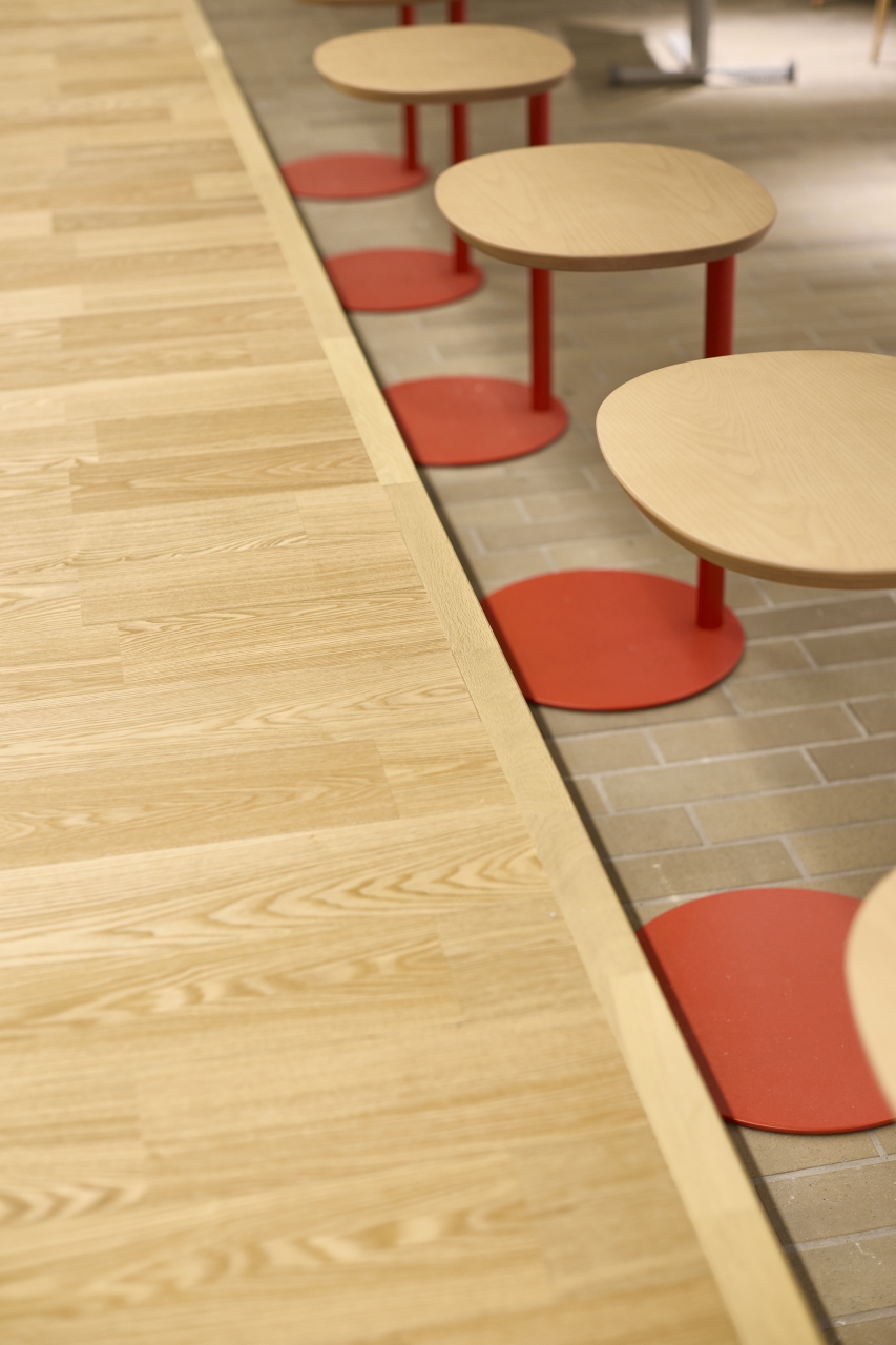 明治大学 生田キャンパス CENTER FOREST | 朝日ウッドテック 非住宅フローリング MESSAGE(メッセージ)